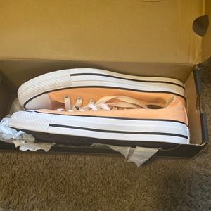 Size 7.5 womens, size 5.5 mens low top converse